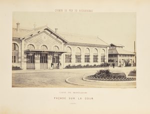 Montargis station, facade med udsigt over gårdspladsen