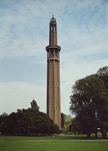 Orienteringstårnet i Parc Paul-Mistral, designet af Auguste Perret (1874-1954) Gustave Perret (1876-1952) og Claude Perret (1880-1960) 1925 (foto)