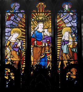 Det centrale vindue i apsis, Jomfru og barn med helgener, 1837 (glasmaleri) af Augustus Welby Northmore Pugin