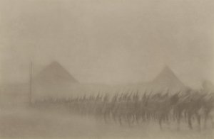Australsk infanteri marcherer under en støvstorm, der i Egypten er kendt som en Khamseen, 1915 af Australian Photographer
