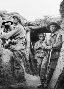 Australske tropper i de tyrkiske Lone Pine-skyttegrave, 1915 af Australian Photographer