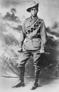 Portræt af en aboriginal soldat, 234 menig (Pte) Walter Christopher (Chris) George Saunders, ca. 1916 af Australian Photographer