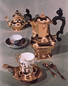 Tekande, sukkerskål, chokoladekande og krus, fra en Meissen morgenmadsservice lavet af Domanek, Wien, 1750 (porcelæn og guld)