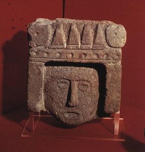 Aztekisk udskåret hoved af Aztec