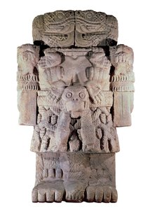 Aztekisk civilisation: stenstatue af jordens gudinde, skabelse og død Coatlicue (sten)