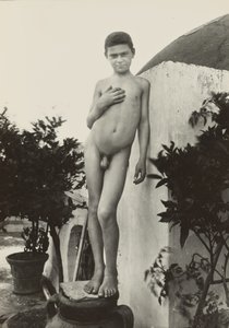 [Stående nøgen] af Baron Wilhelm von Gloeden