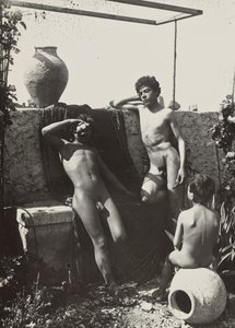 [Tre drenge i en have] af Baron Wilhelm von Gloeden