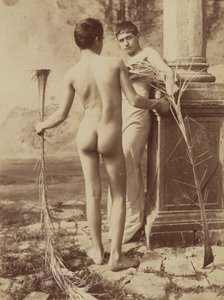 Uden titel [To unge mænd, der holder palmeblade]. af Baron Wilhelm von Gloeden