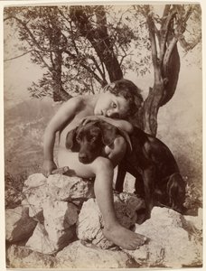 [Ung nøgen dreng og hund] af Baron Wilhelm von Gloeden
