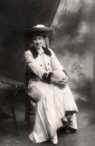 Decima Moore 1871-1964, engelsk skuespillerinde, 1907. af Bassano Studio