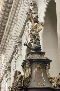 Prædikestol, også kaldet Sandhedens Prædikestol, detalje: St. Michael and the Dragon, 1749 (forgyldt, træ og intarsia) (se også 252679 og 252681)