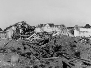 Bombardementerne af Sermide: bygninger beskadiget under anden verdenskrig af Bayard and Bertall