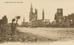The Grand Place, Ypres, 27. juni 1915 af Belgian Photographer