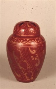 Pot pourri og låg i kobberlanser, ca.1905-15 (keramik) af Bernard Moore