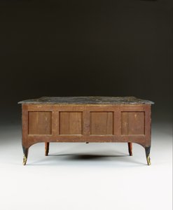 Louis XV kommode, ca. 1740 (ormolu-monteret kinesisk sort, polykrom & forgyldt lak, serpentin, marmor og vernis)