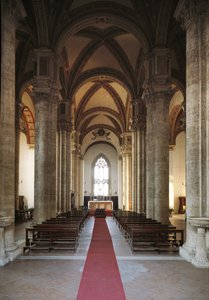 Indvendig udsigt over kirken Pienza af Bernardo Rossellino