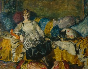 Kvinde med hund på sofaen