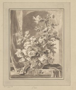 Vase med blomster til en niche