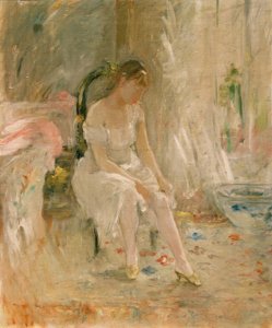 Kvinde påklædning eller ung pige tager strømper på af Berthe Morisot