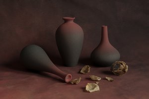 Elegant keramisk stilleben af Betty Liu