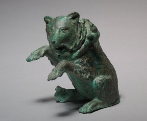 Olieampulle i form af en dansende bjørn, 3. århundrede (bronze)