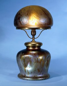 En sjælden Loetz messing monteret bordlampe (glas med guld metallisk glans og bronze)