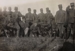 Album af Første Verdenskrig i Friuli-Venezia Giulia: gruppeportræt af skyttesoldaterne fra 112.mo Infantry af Bourbon Del Monte