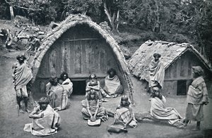 Et Toda-hjem i en mandsindfødt landsby, Indien, 1902 af Bourne and Shepherd
