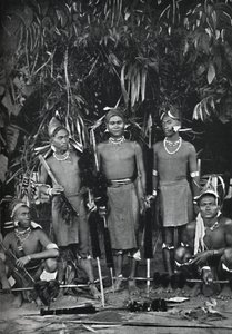 Angami Nagas i fuld kjole, 1902 af Bourne and Shepherd