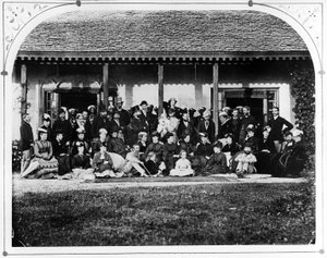 Gruppe - regeringsbygningen, ca. 1871 af British Photographer