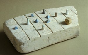 Spillebræt med spillebrikker, fra Tell Beit Mirsim, Jordan, ca. 1200 f.Kr. (kalksten)