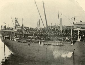 Matteawan Docking, eftermiddag den 9. juni, spansk-amerikansk krig, 1898, 1899. af Burr McIntosh