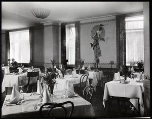 En spisestue på Hotel Majestic, 1916 eller 1917 (sølv gelatinetryk) af Byron Company