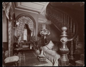 En udsmykket stue i Blakely Hall-boligen på 11 West 45th Street, New York, 1896-98 (sølv gelatinetryk) af Byron Company