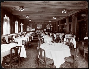 Spisestuen på Hotel Delmonico, 1902 (sølvgelatineprint) af Byron Company