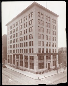 Udvendigt billede af Parke, Davis und Co. bygningen, Hudson und Vestry Streets, New York, 1910 (sølv gelatinetryk) af Byron Company