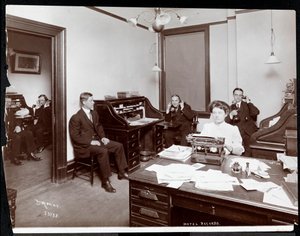 Hotel Records Office, New York, 1908 (sølv gelatinetryk)