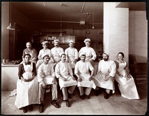 Køkkenpersonale på Hotel Manhattan, 1902 (sølvgelatineprint)