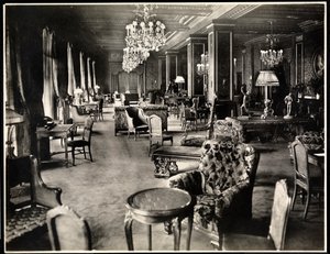 Lounge på Hotel Knickerbocker, 1906 (sølv gelatinetryk)