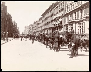 Guvernørens stab afventer Li Hung Changs ankomst på Waldorf Astoria Hotel, 34th Street, New York, 1896 (sølv gelatinetryk) af Byron Company