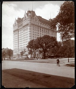 The Plaza Hotel, 5th Avenue og 59th Street, New York, 1907 (sølv gelatinetryk) af Byron Company