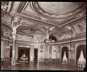 Balsalen på Hotel Savoy, ca. 1895-96 (sølv gelatinetryk) af Byron Company