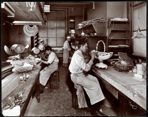 Konfektureafdelingen på Hotel Delmonico, 1902 (sølv gelatinetryk)
