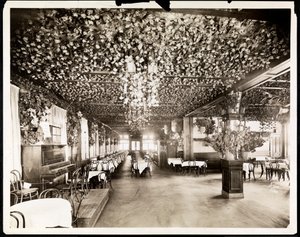 Spisestuen på Hotel Dolphin, New York, 1915 (sølv gelatinetryk) af Byron Company