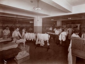 Vaskerummet på Hotel McAlpin, 1913 (sølv gelatinetryk)