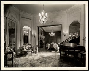 Musikrummet i Louis XVI Suiten på Hotel St. Regis, 1937 (sølv gelatinetryk)