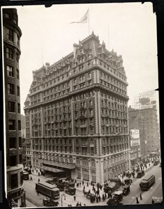 Udsigt over Hotel Knickerbocker, Broadway og 42nd Street, New York, 1912 (sølv gelatinetryk) af Byron Company