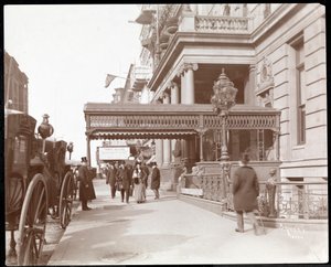 Udsigt over Hotel Manhattan på 42nd Street og Madison Avenue, New York, 1900 eller 1901 (sølv gelatinetryk) af Byron Company