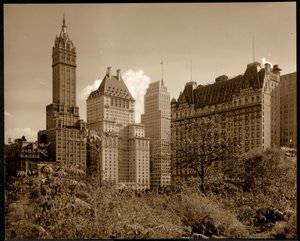 Udsigt over Savoy Plaza Hotel, 59th Street og Fifth Avenue, New York, ca. 1937 (sølv gelatinetryk) af Byron Company