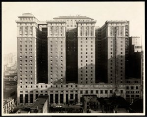 Udsigt over sydsiden af Hotel Pennsylvania, 7th Avenue og 32nd Street, New York, 1919 (sølvgelatineprint) af Byron Company